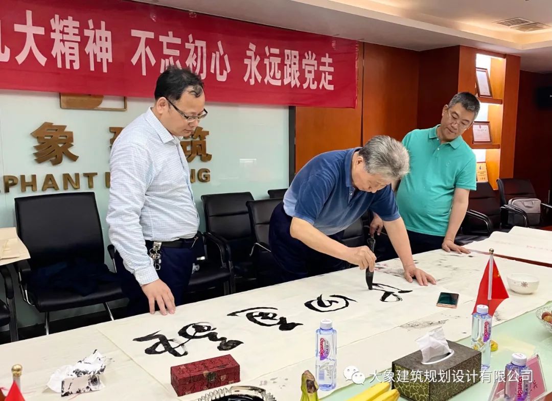 將校書法家揮毫潑墨交流活動(dòng)圓滿舉行